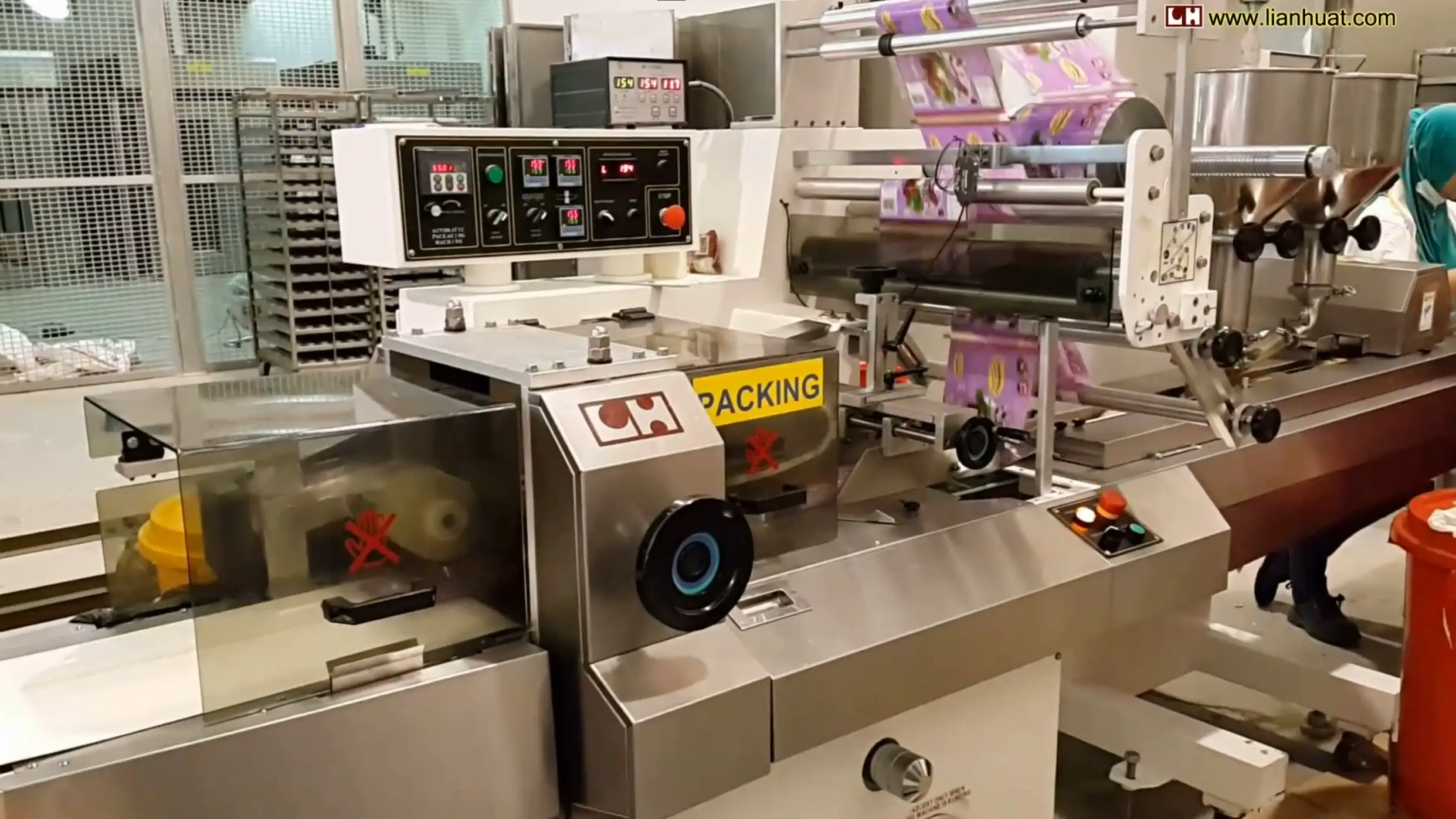 Double Cream Filling and Packaging Machine video thumbnail